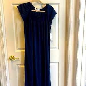 NWT full length nightgown plus size 1X. Sleeve with lace. Navy blue. Miss Elaine